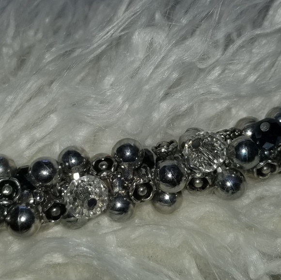 Black, Silver & Clear bead necklace - Picture 4 of 4